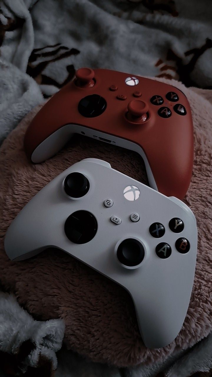 Gaming Controllers on Cozy Blanket Download Wallpapers