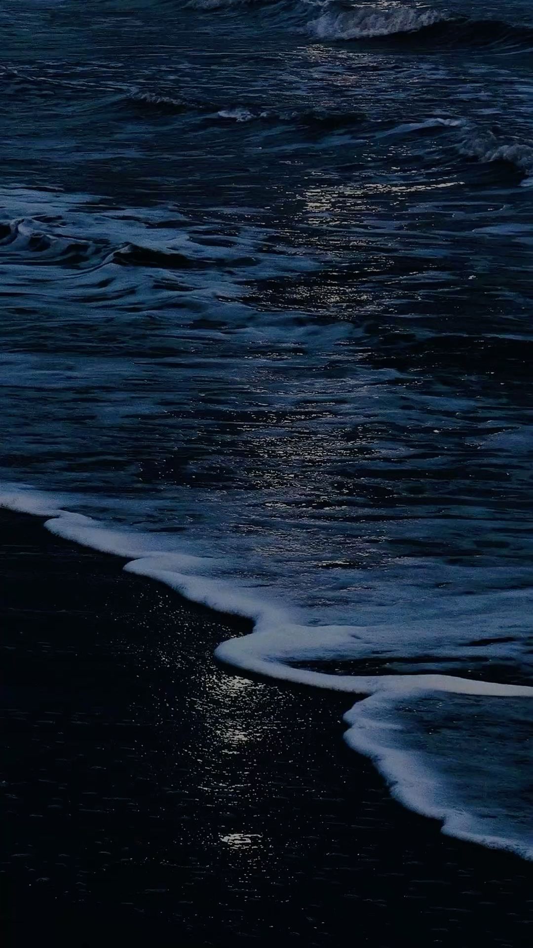 Moonlit Ocean Waves Glow Download Wallpapers