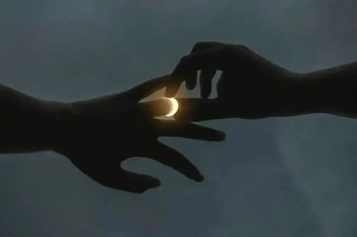 Glowing ring Download Wallpapers