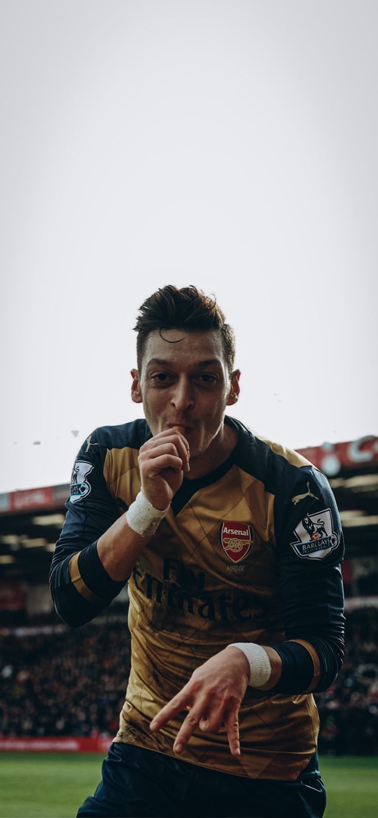Mesut Ozil Download Wallpapers