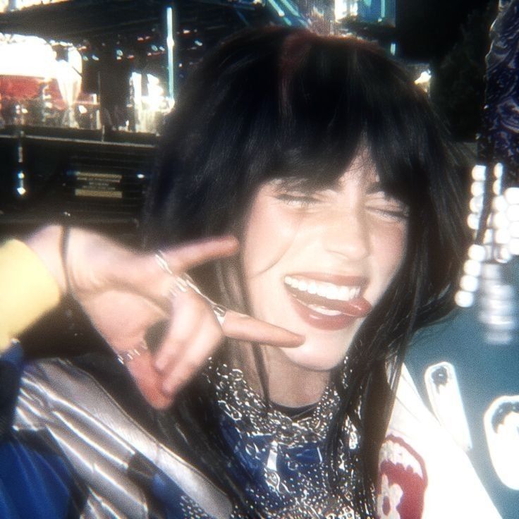 Billie Ellish Download Wallpapers